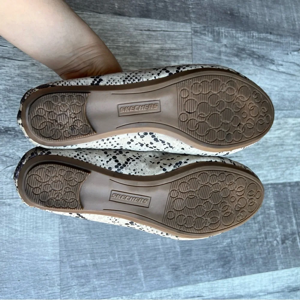 Skechers Balet Flats Size 6.5 Sneak Print